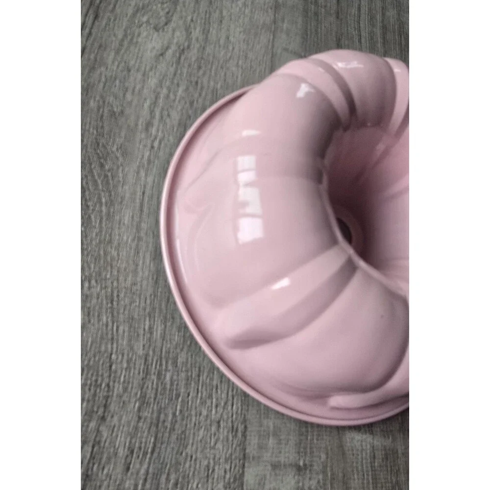 Paris Hilton 10” Nonstick Fluted PINK Cake Bundt Pan / Valentines Easter Cottage - Picture 12 of 13